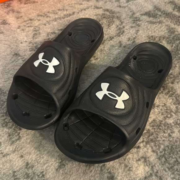 Under Armour Slides/Flip Flops - Picture 1 of 5